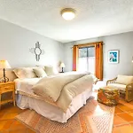 Walk To Plaza: W/ Pool & Hot Tub! Santa Fe