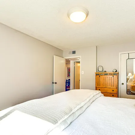 Walk To Plaza: W/ Pool & Hot Tub!